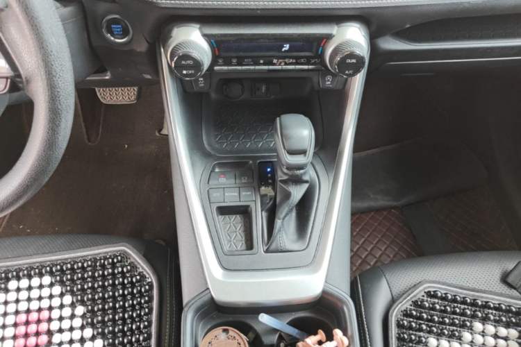 Used Toyota RAV4 2022 2.0L CVT Two-Wheel Drive Fashion Edition Gear Lever