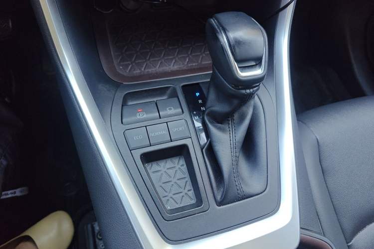 Used Toyota RAV4 2022 2.0L CVT Two-Wheel Drive Prestige Edition Gear Lever