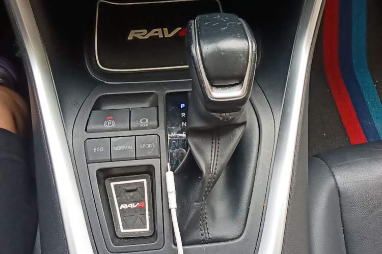 Used Toyota RAV4 2022 2.0L CVT Two-Wheel Drive Fashion Plus Edition Gear Lever