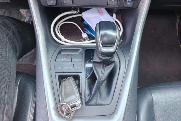 Used Toyota RAV4 2022 2.0L CVT Two-Wheel Drive Prestige Edition Gear Lever