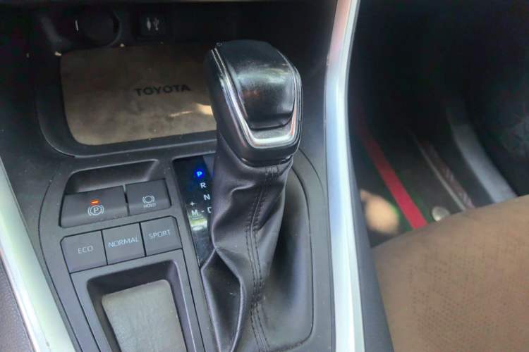 Used Toyota RAV4 2022 2.0L CVT Two-Wheel Drive Fashion Plus Edition Gear Lever