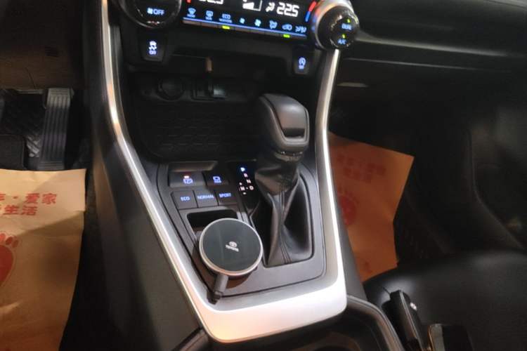 Used Toyota RAV4 2022 2.0L CVT Two-Wheel Drive Fashion Edition Gear Lever
