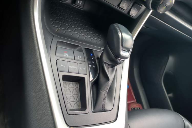 Used Toyota RAV4 2022 2.0L CVT Two-Wheel Drive Fashion Plus Edition Gear Lever