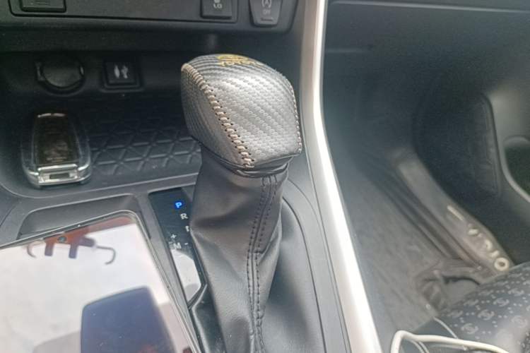 Used Toyota RAV4 2022 2.0L CVT Two-Wheel Drive Fashion Plus Edition Gear Lever