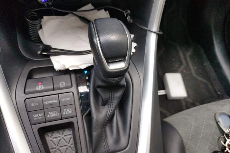 Used Toyota RAV4 2022 2.0L CVT 4x4 Style Plus Edition Gear Lever