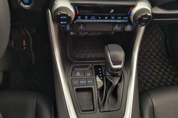 Used Toyota RAV4 2022 2.0L CVT Two-Wheel Drive Fashion Edition Gear Lever