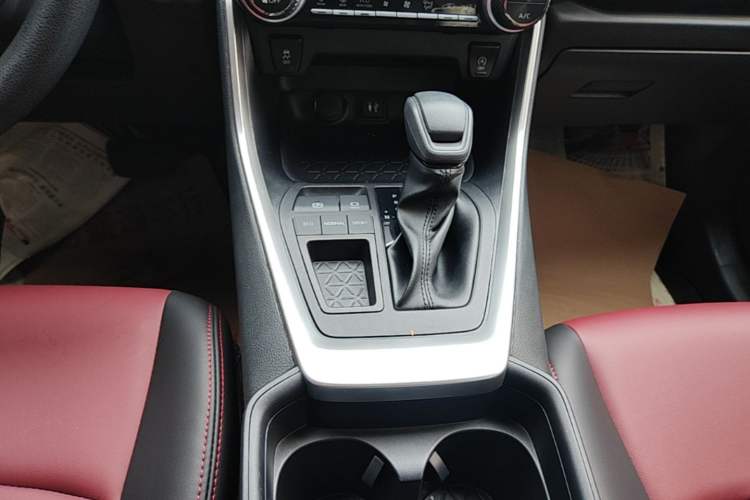 Used Toyota RAV4 2022 2.0L CVT Two-Wheel Drive Fashion Edition Gear Lever