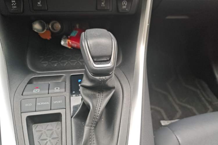 Used Toyota RAV4 2022 2.0L CVT Two-Wheel Drive Fashion Plus Edition Gear Lever