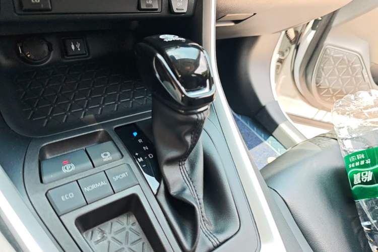 Used Toyota RAV4 2022 2.0L CVT Two-Wheel Drive Fashion Plus Edition Gear Lever