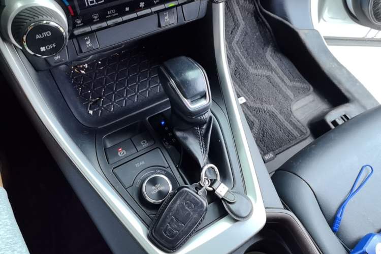 Used Toyota RAV4 2022 Dual-Engine 2.5L E-CVT Four-Wheel Drive Elite Plus Edition Gear Lever