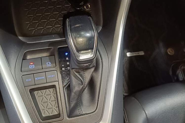 Used Toyota RAV4 2022 2.0L CVT Two-Wheel Drive Fashion Plus Edition Gear Lever