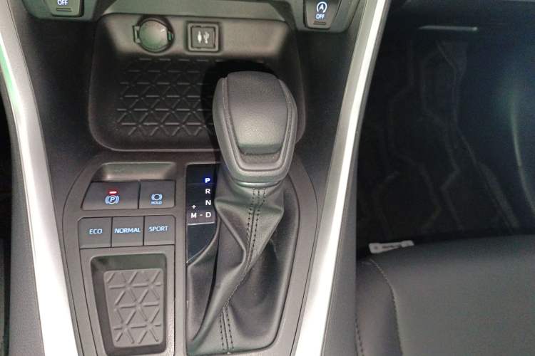 Used Toyota RAV4 2022 2.0L CVT Two-Wheel Drive Fashion Edition Gear Lever
