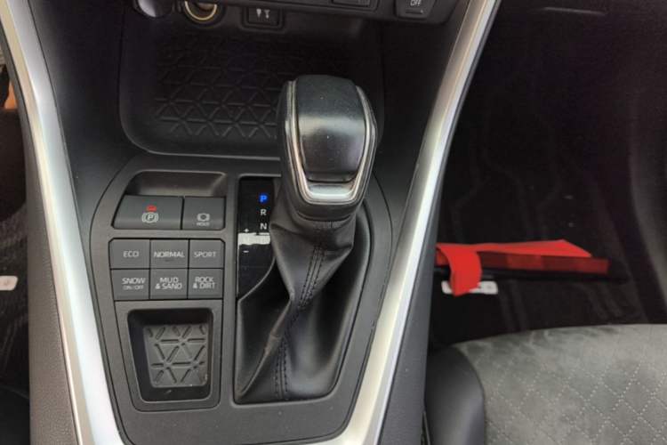 Used Toyota RAV4 2022 2.0L CVT 4x4 Style Plus Edition Gear Lever