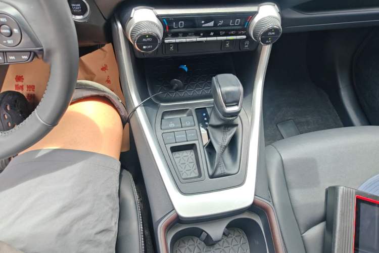 Used Toyota RAV4 2022 2.0L CVT Two-Wheel Drive Fashion Plus Edition Gear Lever