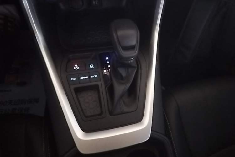 Used Toyota RAV4 2022 2.0L CVT Two-Wheel Drive Fashion Edition Gear Lever