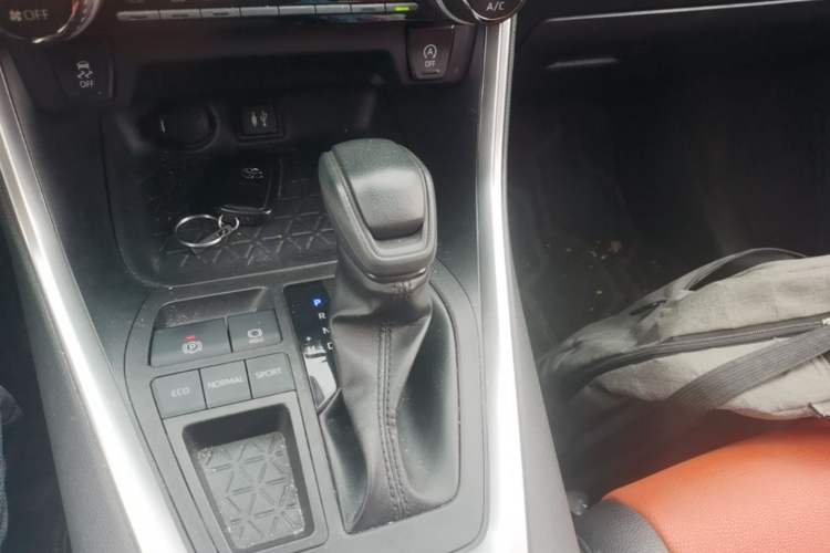 Used Toyota RAV4 2022 2.0L CVT Two-Wheel Drive Fashion Edition Gear Lever