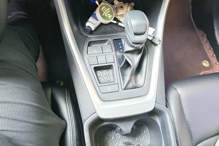 Used Toyota RAV4 2022 Dual-Engine 2.5L E-CVT Two-Wheel Drive Elite Edition Gear Lever