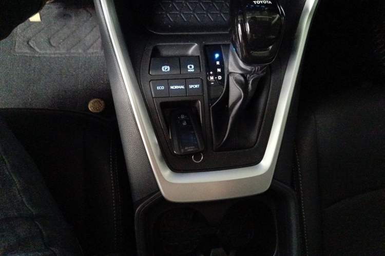 Used Toyota RAV4 2022 2.0L CVT Two-Wheel Drive Fashion Edition Gear Lever