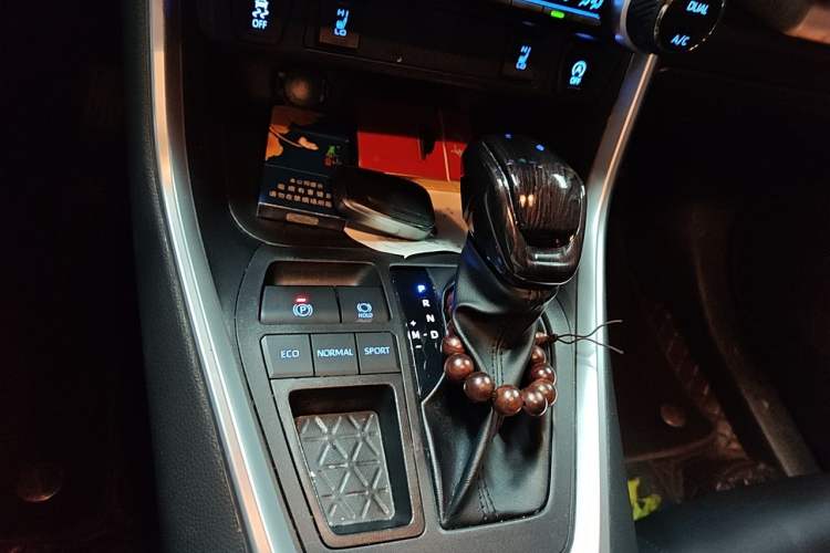 Used Toyota RAV4 2022 2.0L CVT Two-Wheel Drive Fashion Plus Edition Gear Lever