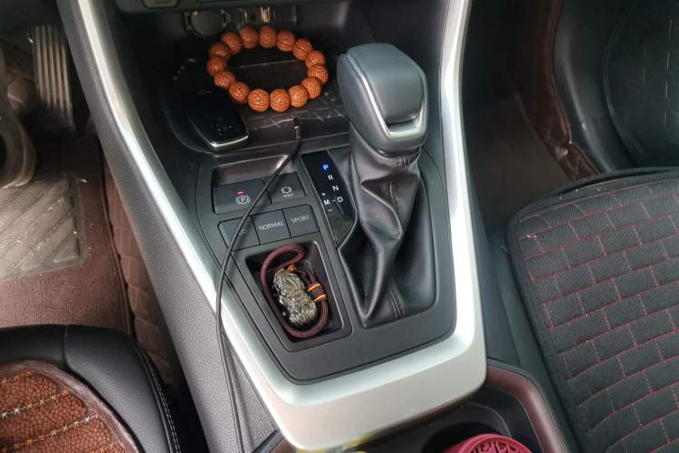 Used Toyota RAV4 2022 2.0L CVT Two-Wheel Drive Fashion Plus Edition Gear Lever