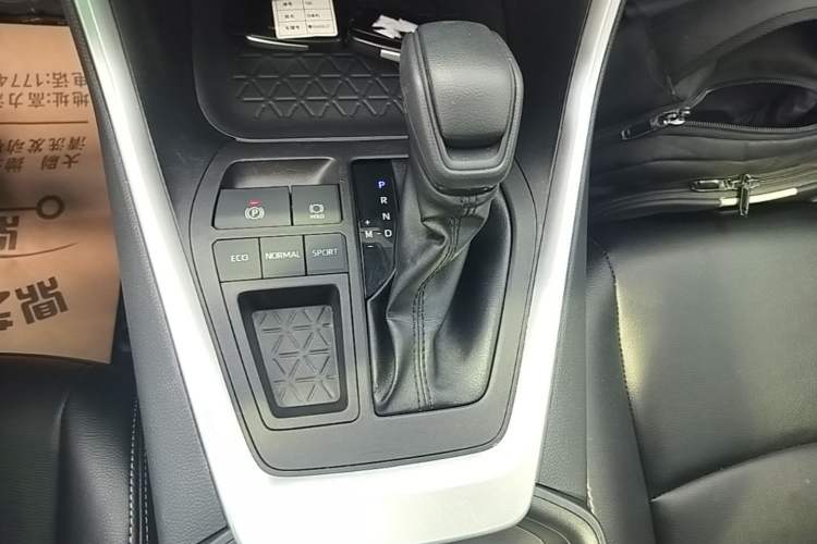 Used Toyota RAV4 2022 2.0L CVT Two-Wheel Drive Fashion Edition Gear Lever
