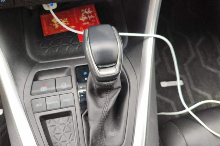 Used Toyota RAV4 2022 2.0L CVT Two-Wheel Drive Fashion Plus Edition Gear Lever