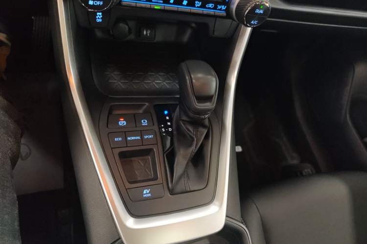 Used Toyota RAV4 2022 Dual-Engine 2.5L E-CVT Two-Wheel Drive Elite Edition Gear Lever