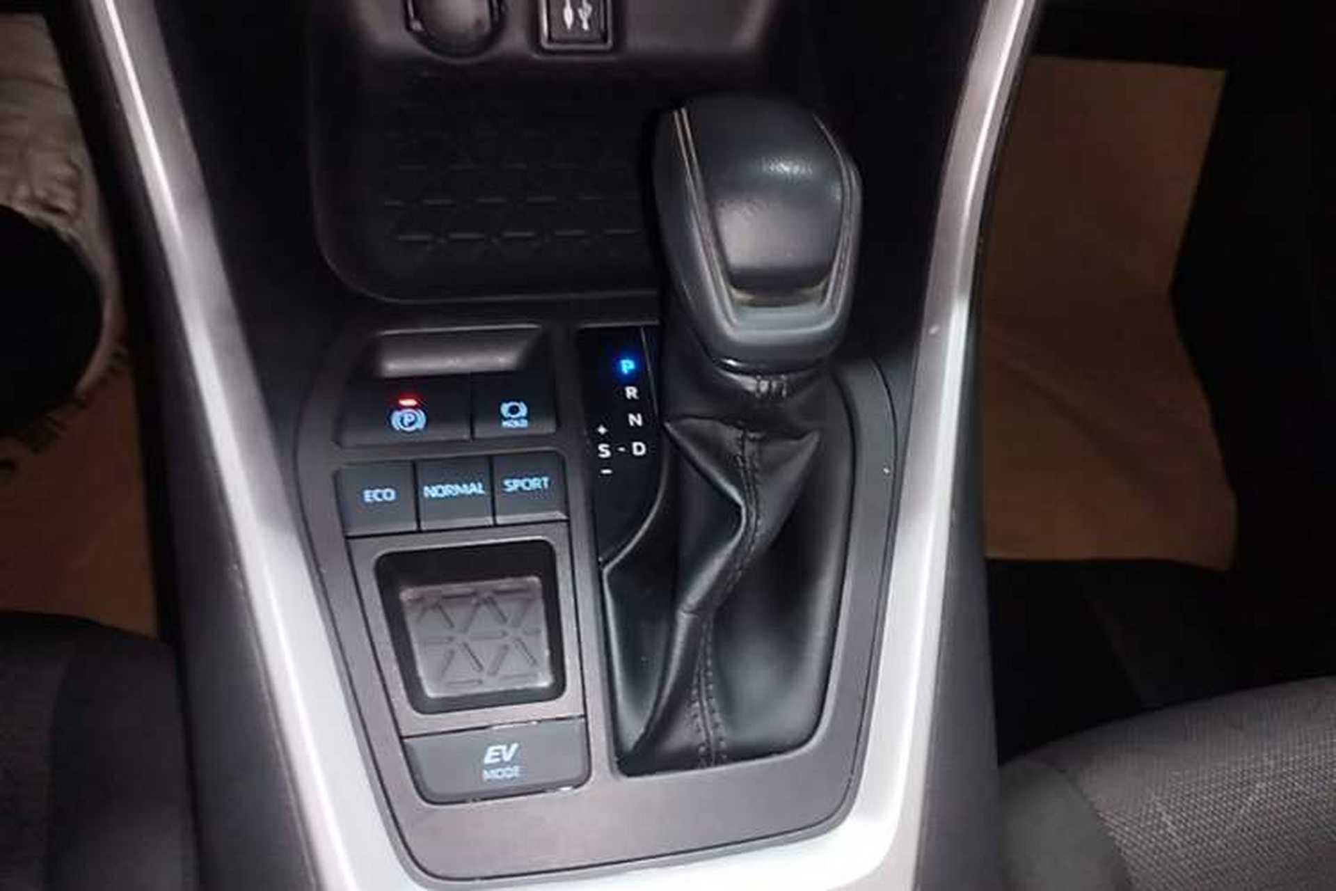 Used Toyota RAV4 2022 Dual-Engine 2.5L E-CVT Two-Wheel Drive Elite Edition Gear Lever