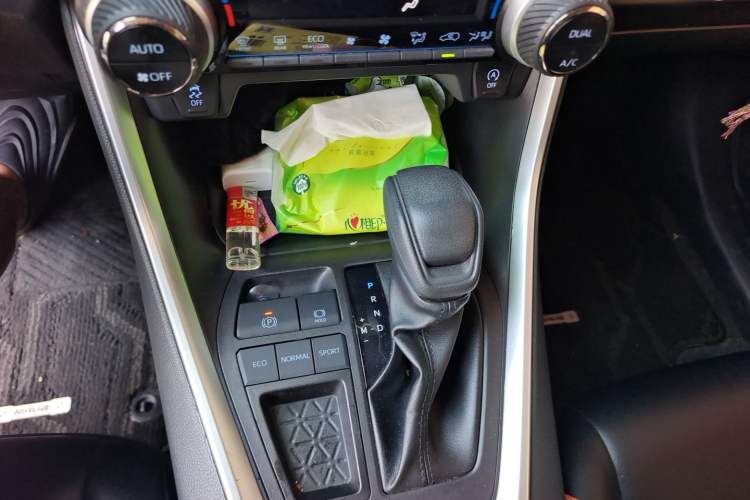 Used Toyota RAV4 2022 2.0L CVT Two-Wheel Drive Fashion Edition Gear Lever