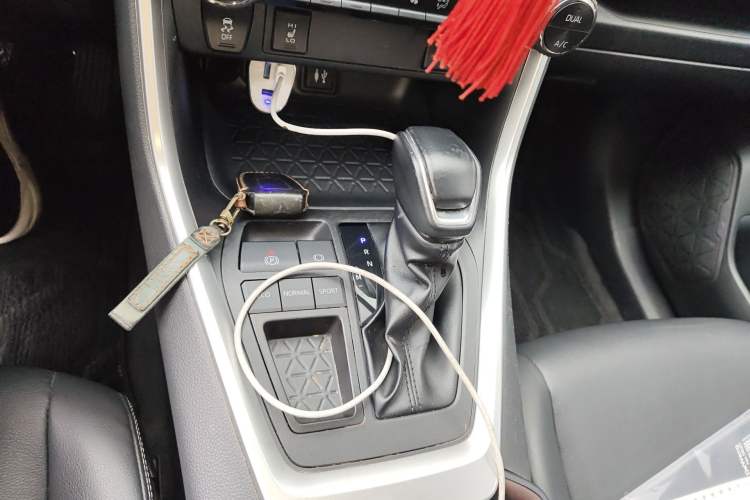 Used Toyota RAV4 2022 2.0L CVT Two-Wheel Drive Fashion Plus Edition Gear Lever