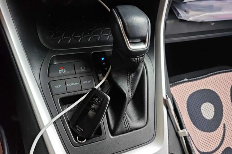 Used Toyota RAV4 2022 2.0L CVT Two-Wheel Drive Fashion Plus Edition Gear Lever