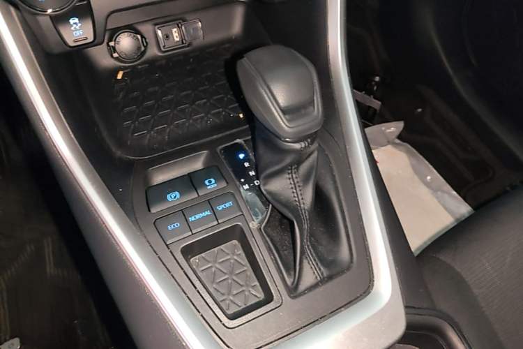 Used Toyota RAV4 2022 2.0L CVT Two-Wheel Drive Fashion Edition Gear Lever