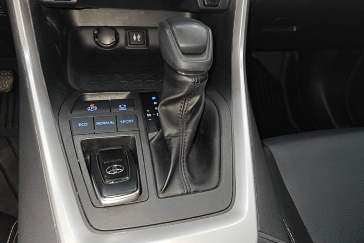 Used Toyota RAV4 2022 2.0L CVT Two-Wheel Drive Fashion Edition Gear Lever