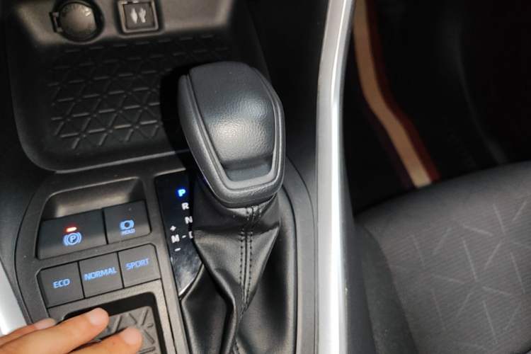 Used Toyota RAV4 2022 2.0L CVT Two-Wheel Drive Fashion Edition Gear Lever
