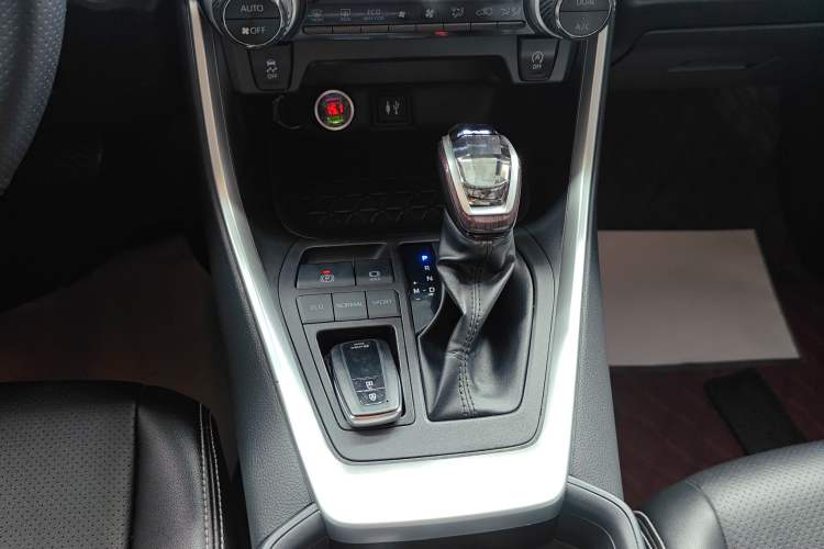 Used Toyota RAV4 2022 2.0L CVT Two-Wheel Drive Fashion Edition Gear Lever
