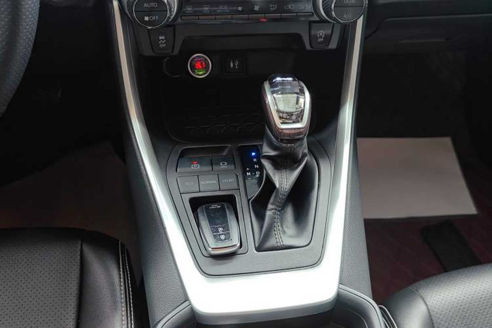 Used Toyota RAV4 2022 2.0L CVT Two-Wheel Drive Fashion Edition Gear Lever