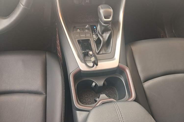 Used Toyota RAV4 2022 2.0L CVT Two-Wheel Drive Fashion Plus Edition Gear Lever