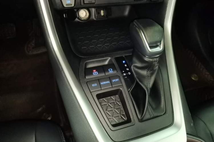Used Toyota RAV4 2022 2.0L CVT Two-Wheel Drive Fashion Plus Edition Gear Lever
