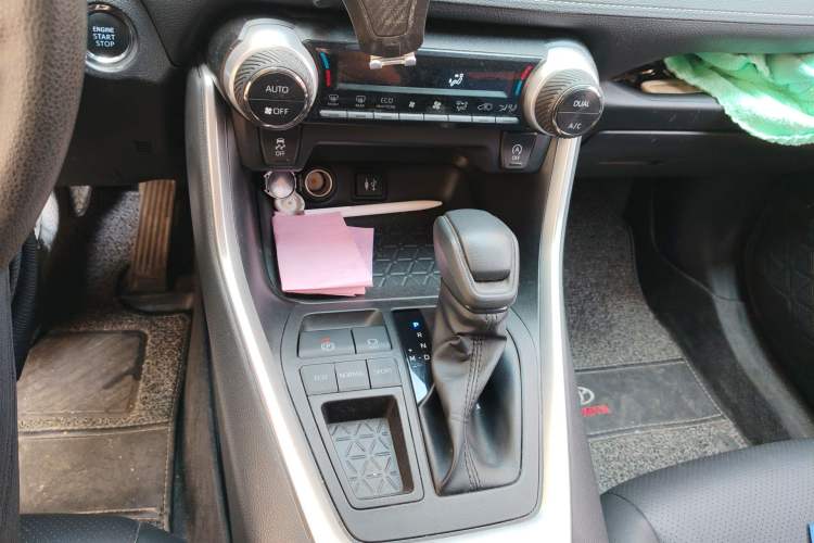 Used Toyota RAV4 2022 2.0L CVT Two-Wheel Drive Fashion Edition Gear Lever
