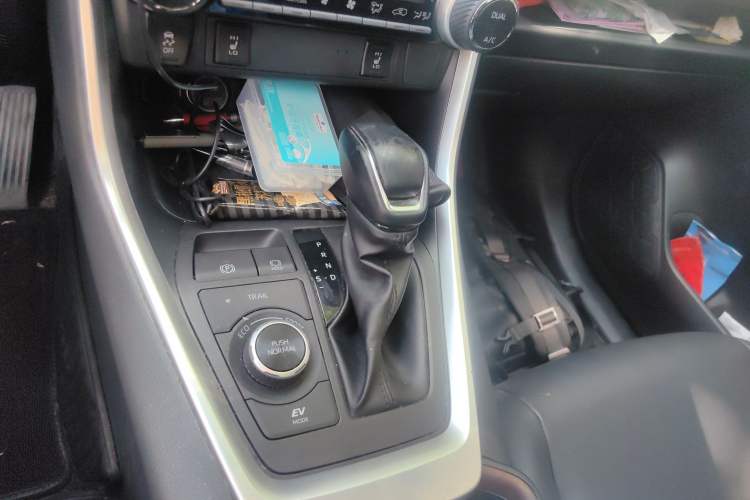 Used Toyota RAV4 2022 Dual-Engine 2.5L E-CVT Four-Wheel Drive Elite Plus Edition Gear Lever