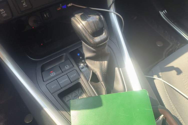 Used Toyota RAV4 2022 2.0L CVT Two-Wheel Drive Fashion Plus Edition Gear Lever