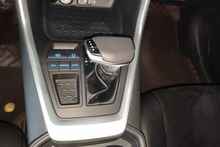 Used Toyota RAV4 2022 2.0L CVT Two-Wheel Drive Fashion Edition Gear Lever