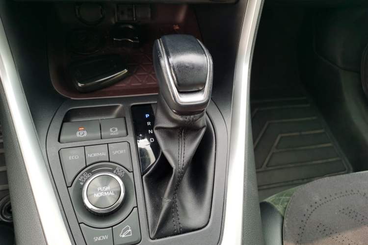 Used Toyota RAV4 2022 2.0L CVT Four-Wheel Drive Premium Edition Gear Lever