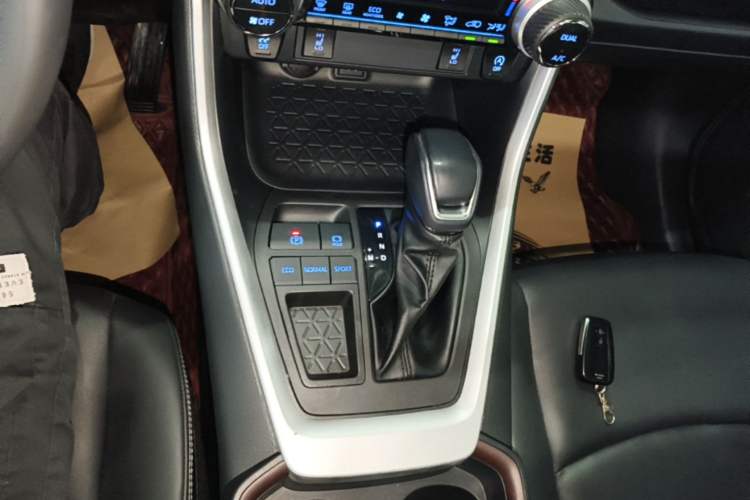 Used Toyota RAV4 2022 2.0L CVT Two-Wheel Drive Fashion Plus Edition Gear Lever