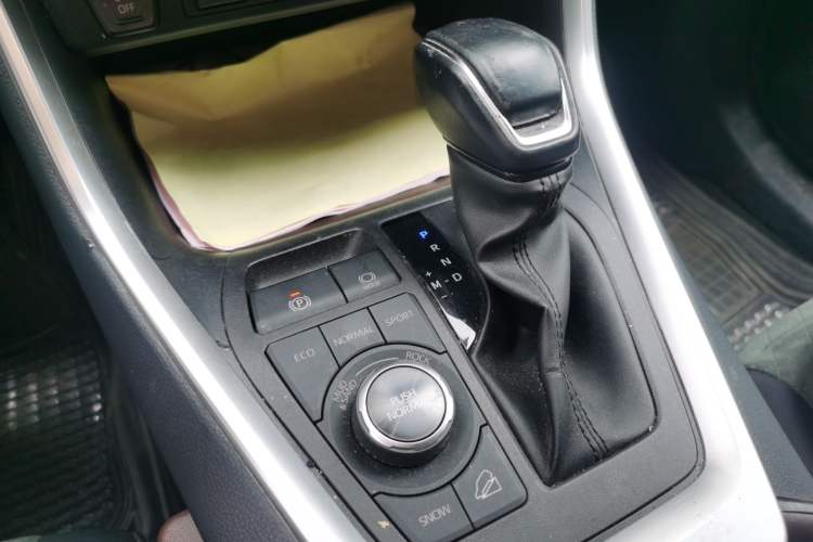 Used Toyota RAV4 2022 2.0L CVT Four-Wheel Drive Premium Edition Gear Lever