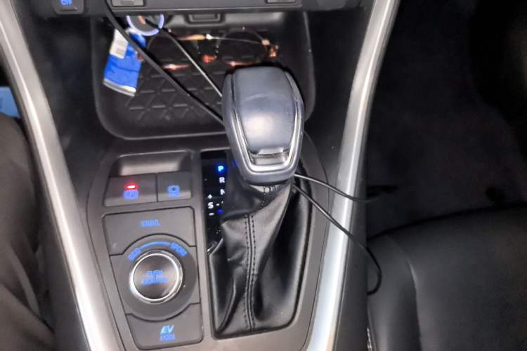 Used Toyota RAV4 2022 Dual-Engine 2.5L E-CVT Four-Wheel Drive Elite Plus Edition Gear Lever