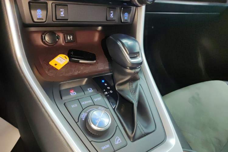Used Toyota RAV4 2022 2.0L CVT Four-Wheel Drive Premium Edition Gear Lever