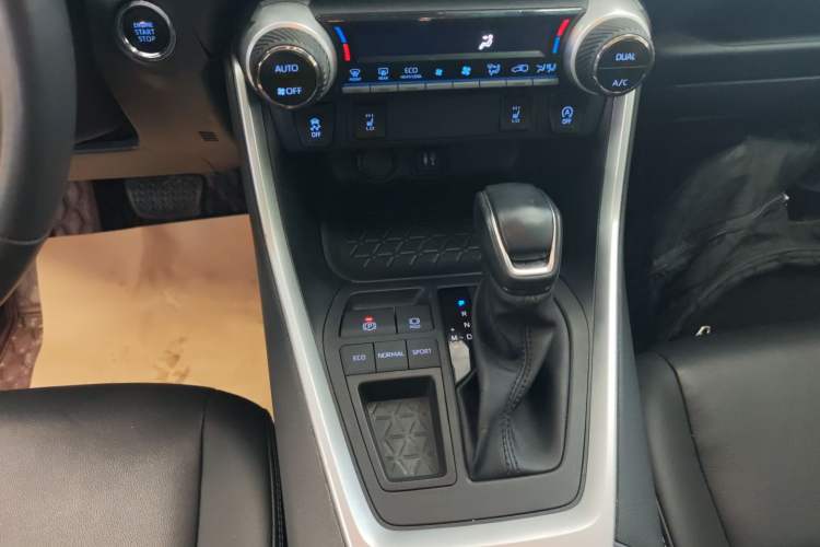 Used Toyota RAV4 2022 2.0L CVT Two-Wheel Drive Fashion Plus Edition Gear Lever