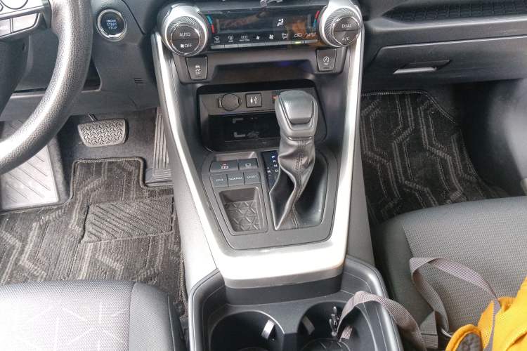 Used Toyota RAV4 2022 2.0L CVT Two-Wheel Drive Fashion Edition Gear Lever