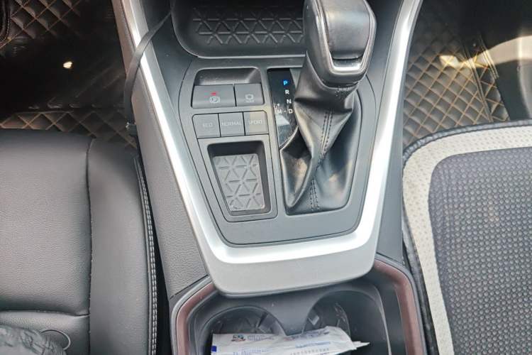 Used Toyota RAV4 2022 2.0L CVT Two-Wheel Drive Fashion Plus Edition Gear Lever